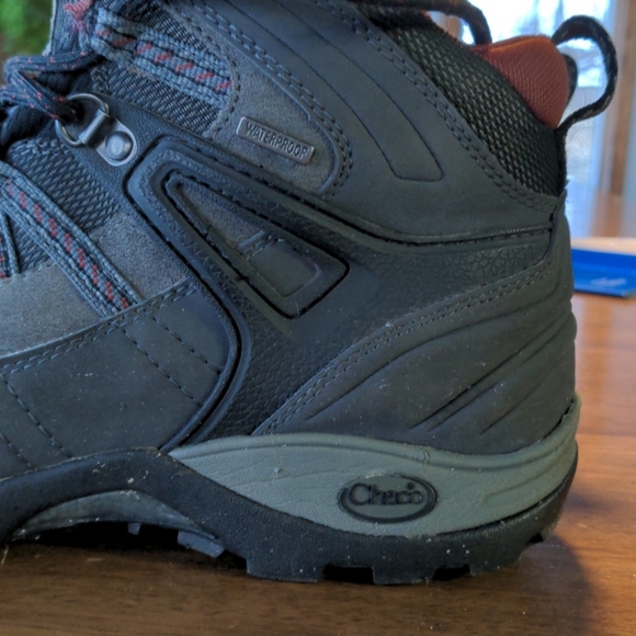 Chaco men's size 11 hiking boots - Picture 5 of 6